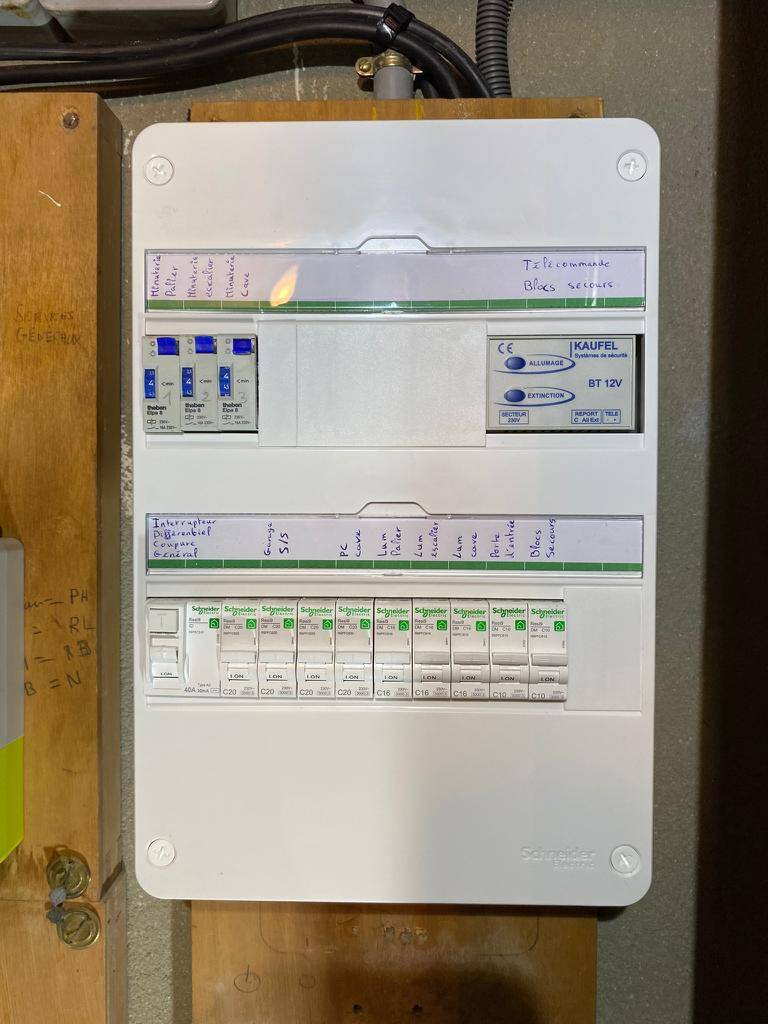 Installation tableau électrique.jpg